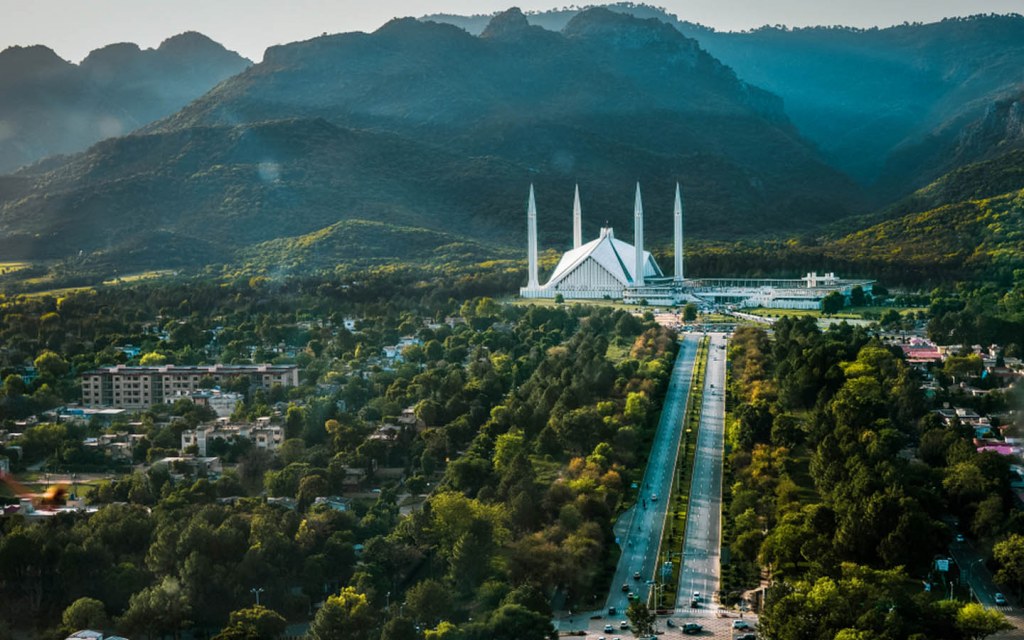 Faisal Mosque in Islamabad D 01 06 1024x640 1